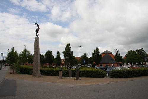 Obelisk med trompeterende søhest