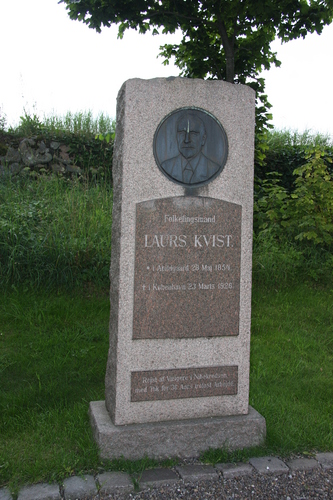 Gravsten for Laurs Kvist